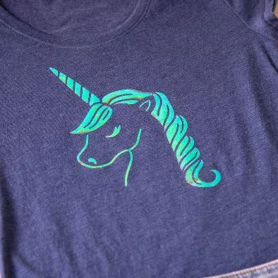 Vinil Textil Holographic Iron-On Dahlia Fuccia 30.5x61cm1