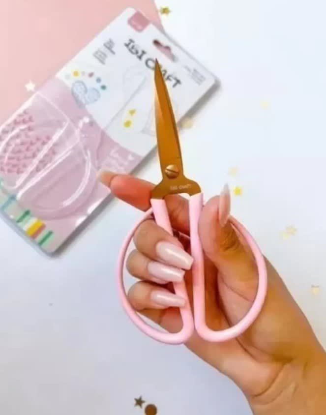 Tijera De Precision 15cm Vintage Rosa1