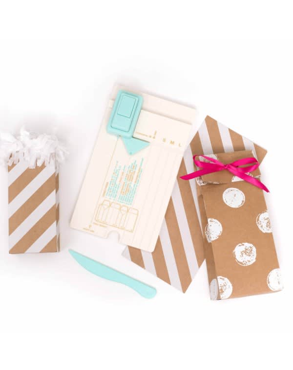Base para hacer bolsas Gift Bag Punch Board1