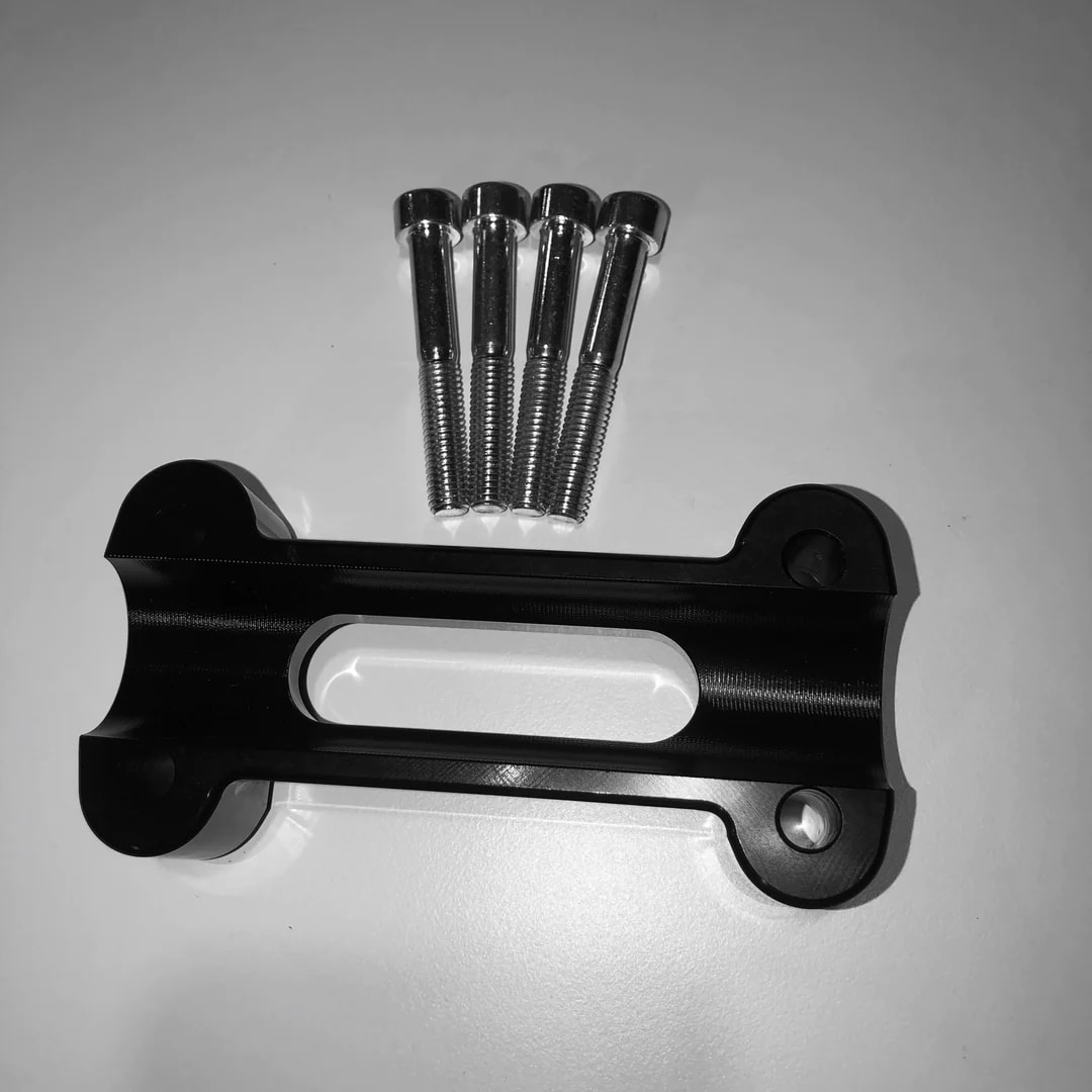 ALZAMANUBRIO AFRICA TWIN1