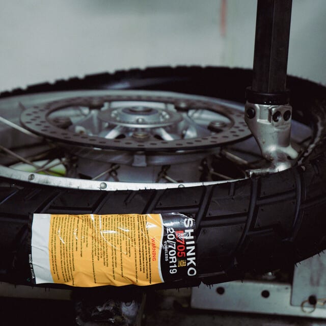 CAMBIO DE NEUMATICO DELANTERO1