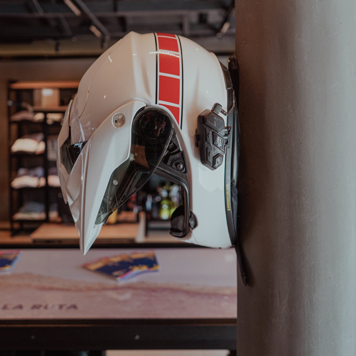 COLGADOR / SOPORTE DE PARED PARA CASCO2