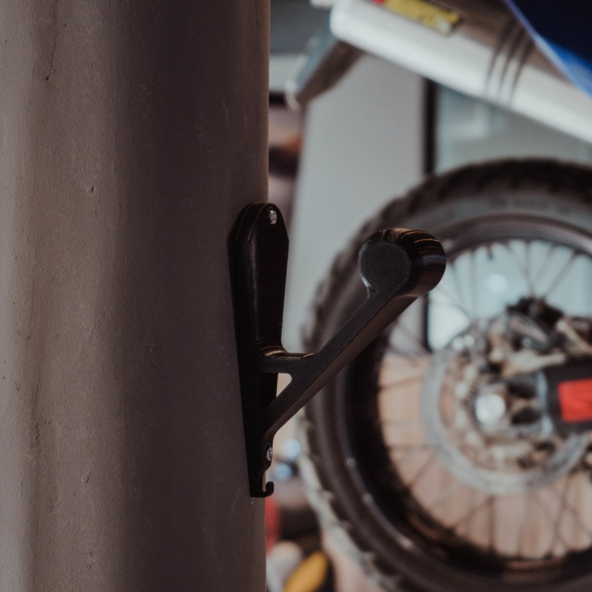 COLGADOR / SOPORTE DE PARED PARA CASCO4