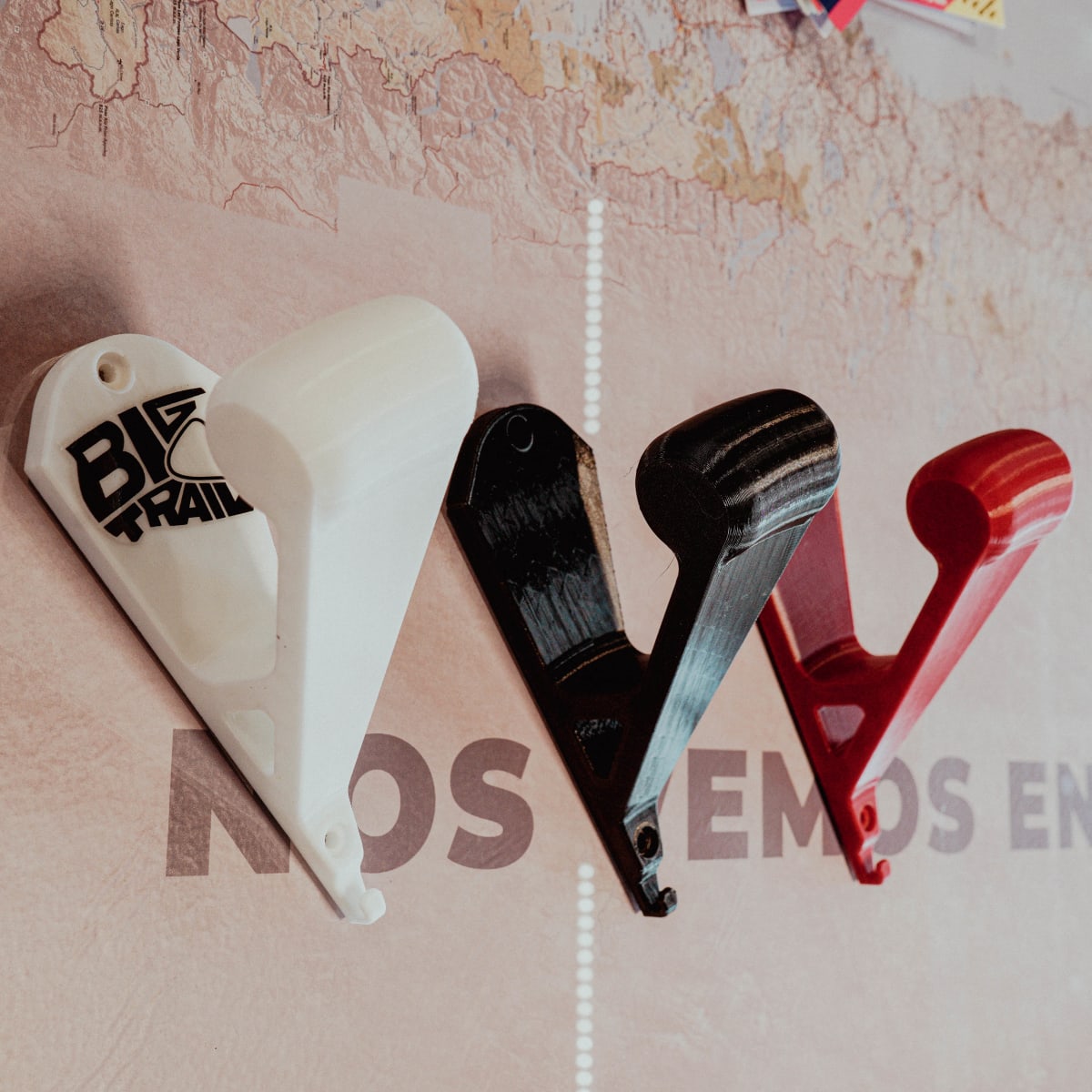 COLGADOR / SOPORTE DE PARED PARA CASCO1