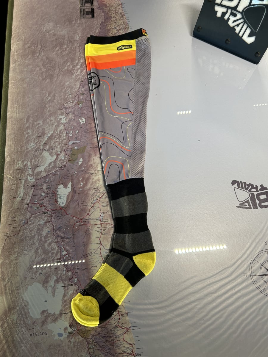 BIGTRAIL - CALCETIN AVENTURA HORIZONTAL AMARILLO2