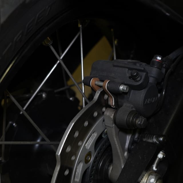 CAMBIO DE PASTILLAS DE FRENOS TRASERO1