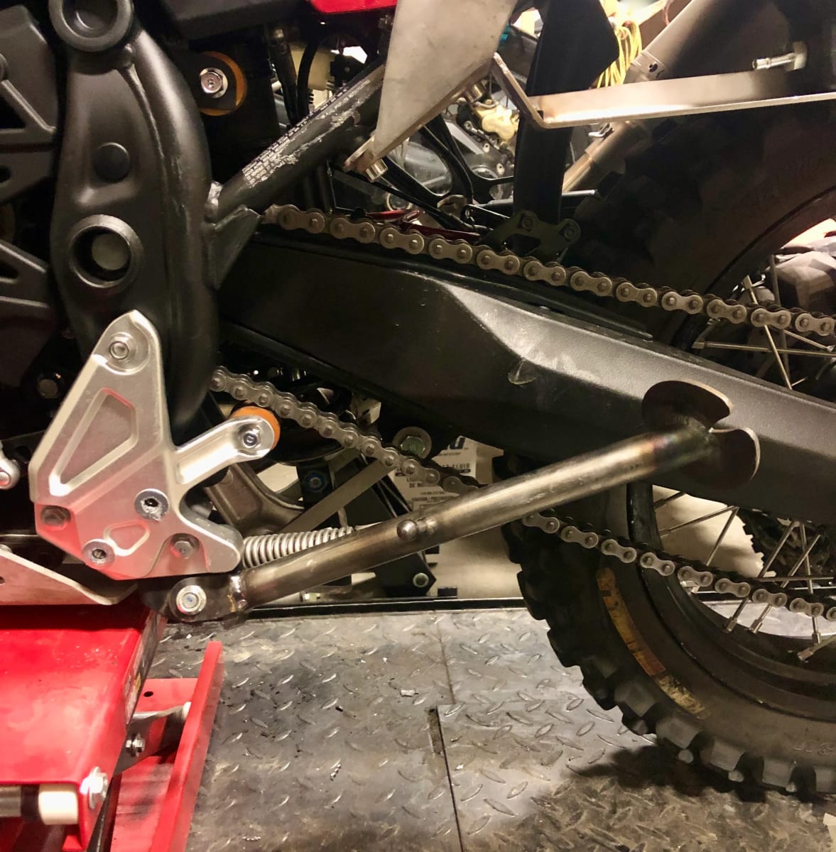 PATA APOYO T7 Camel Toe Sidestand6