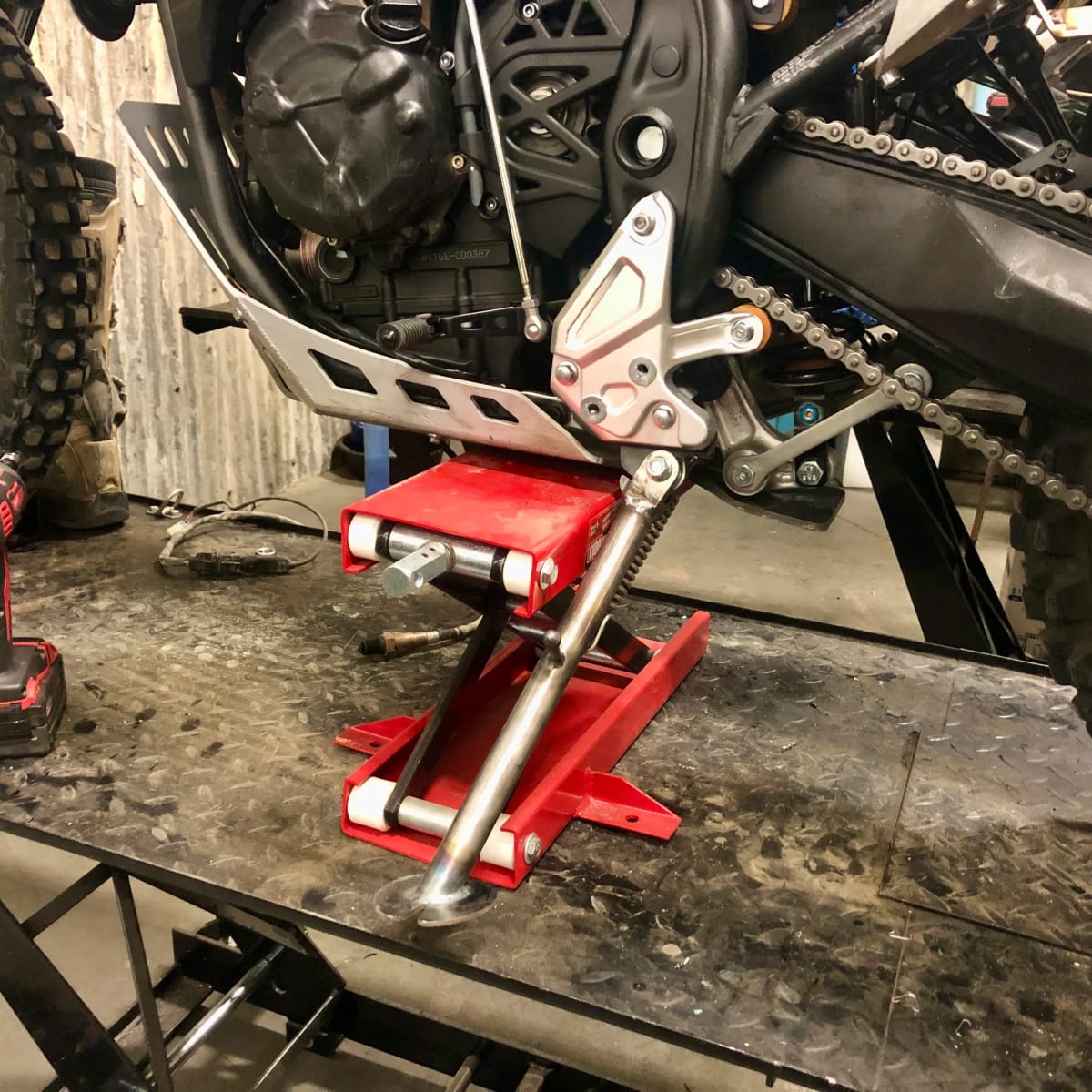 PATA APOYO T7 Camel Toe Sidestand2