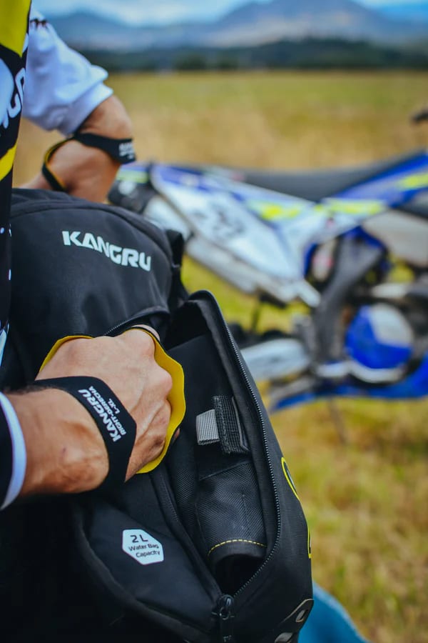 MALETA DE HIDRATACION 2L (PACK M)8