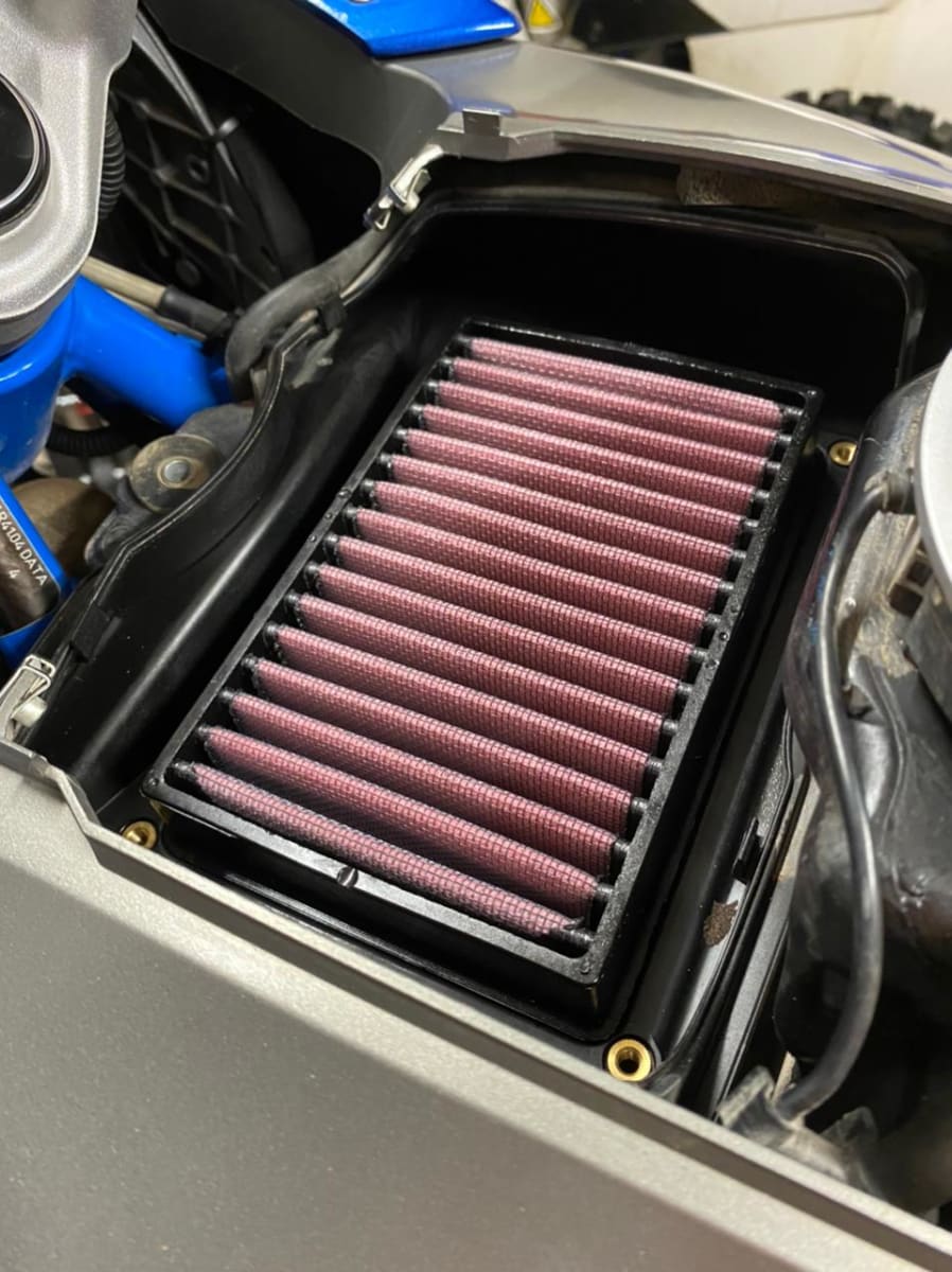 LAVADO Y ENGRASE FILTRO DE AIRE MOTO ENDURO1