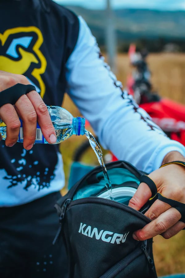 MALETA DE HIDRATACION 2L (PACK M)9