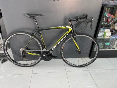 Berria Velador Usada shimano 1051