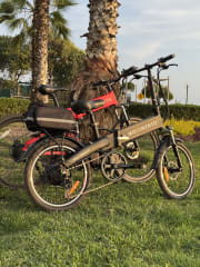 ¿Bicicleta eléctrica o motocicleta?