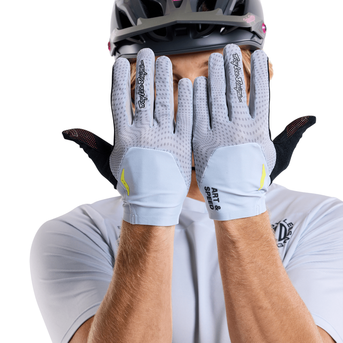 Ace 2.0 Glove Radioscape Mist3