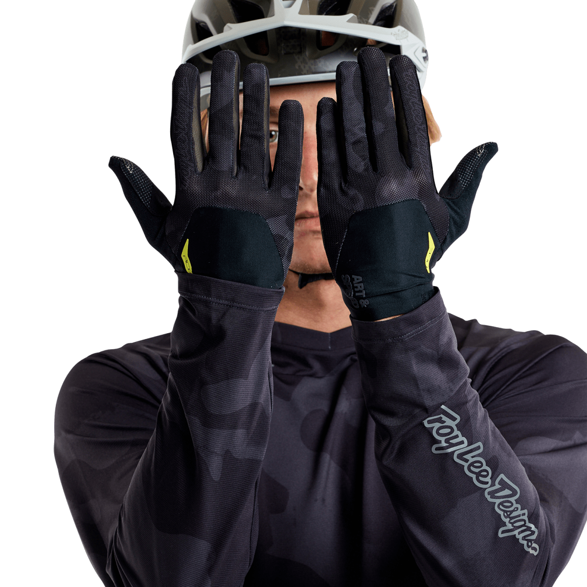 Ace 2.0 Glove Scrubland Black4