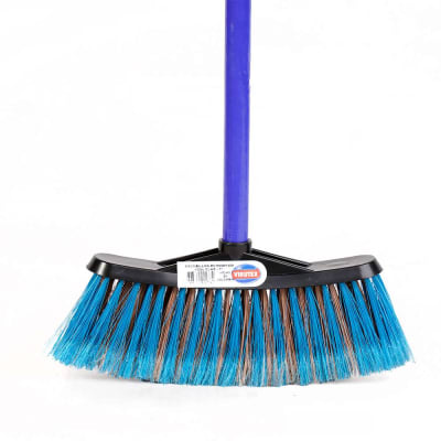 ESCOBILLON CON MANGO DE MADERA VTX1