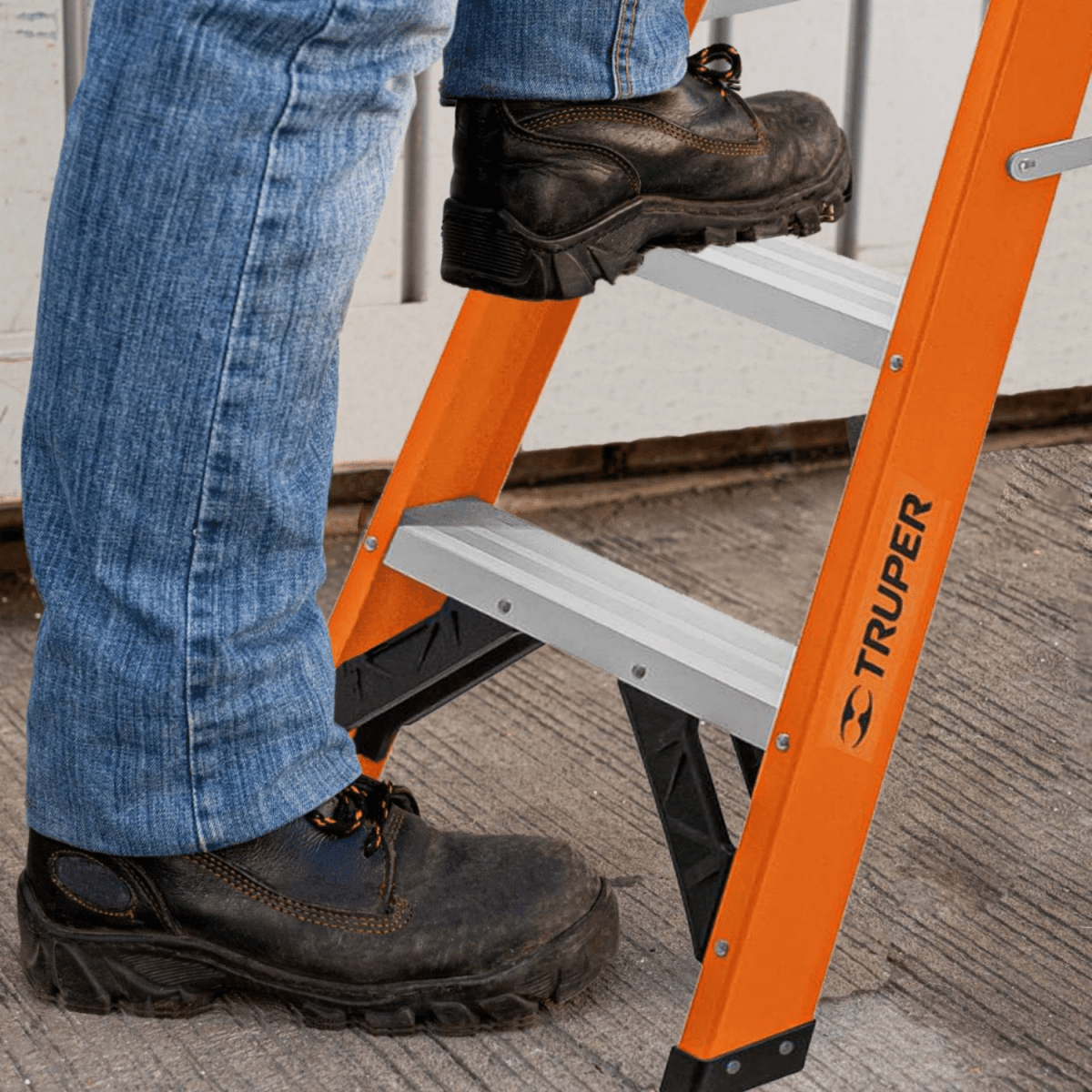 Escalera fibra de vidrio tipo tijera 5 peldaños truper6