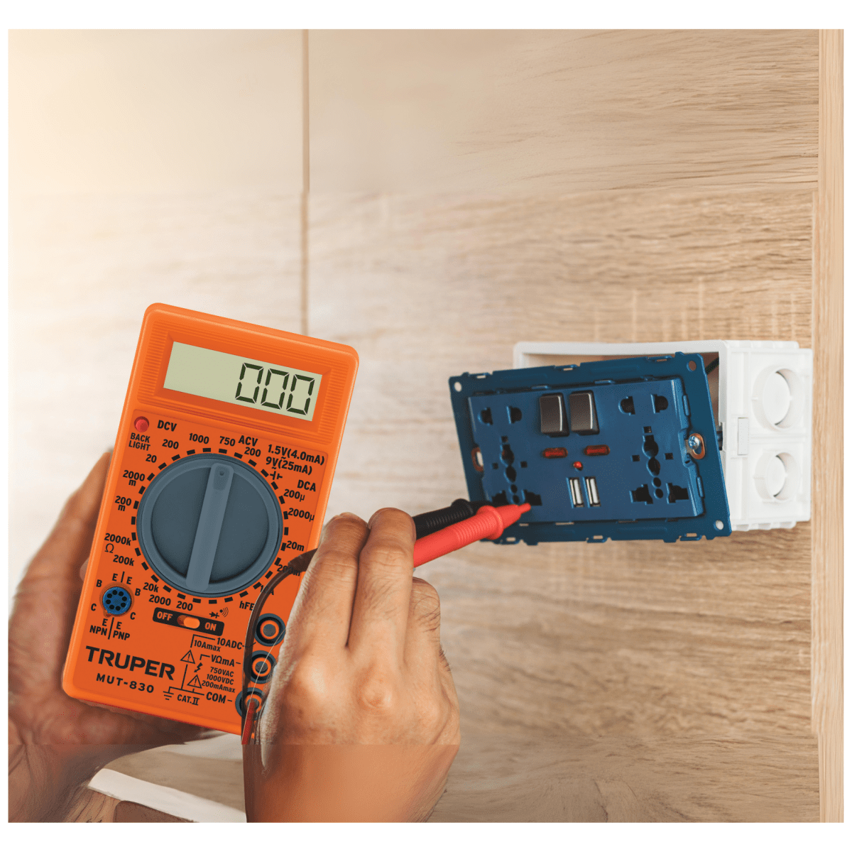 Multímetro digital + probador de corriente Truper11