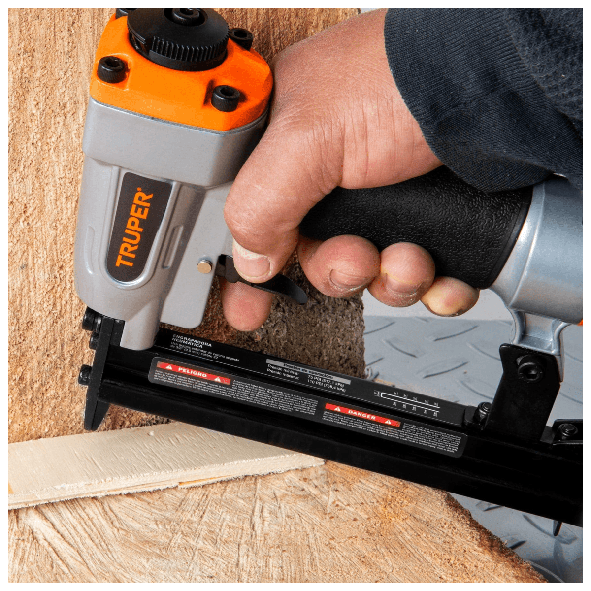 Kit compresora 25 L manguera 5m con clavadora nehumatica calibre 18 Truper4