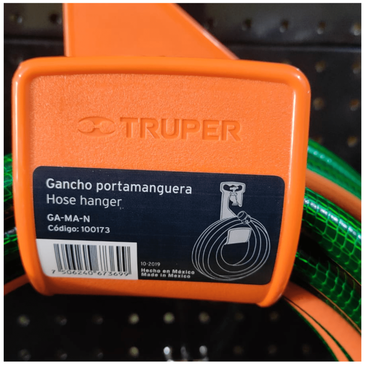 Gancho plástico naranja para manguera de jardín Truper6