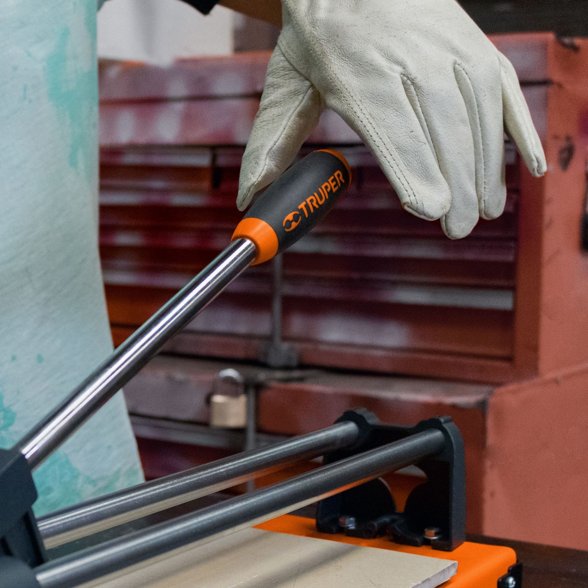 Cortador de mayólica 24