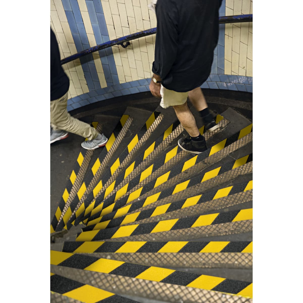 Rollo de 18 m de cinta antideslizante amarillo/negra 50 mm Truper4