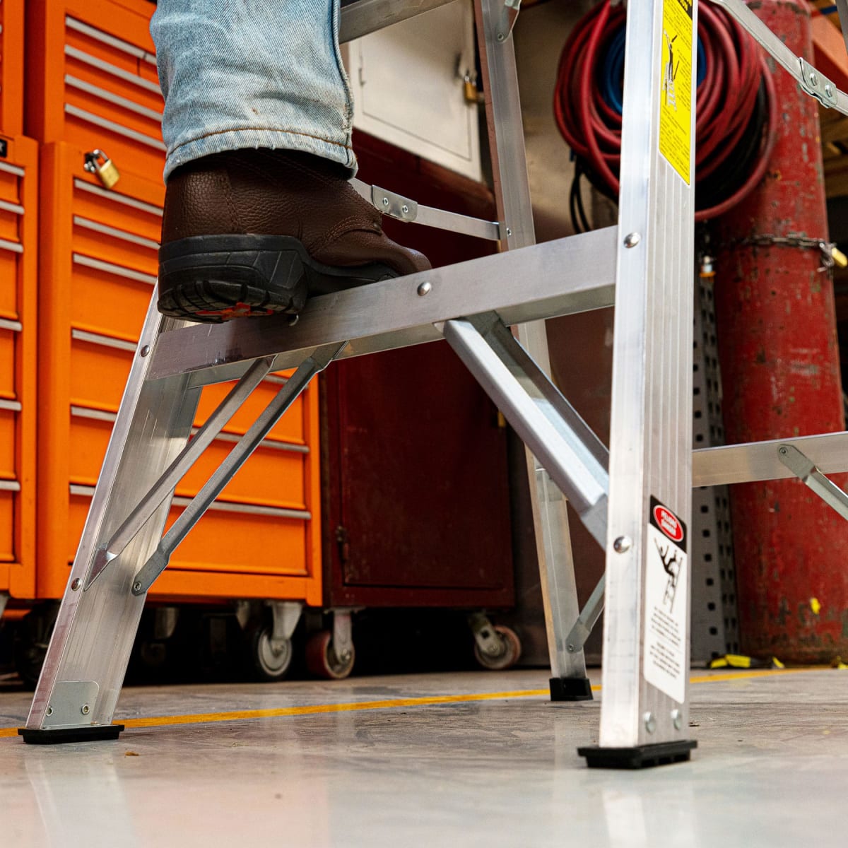 Escalera Tipo Tijera 3 Peldaños Soporta 150 Kg Truper7