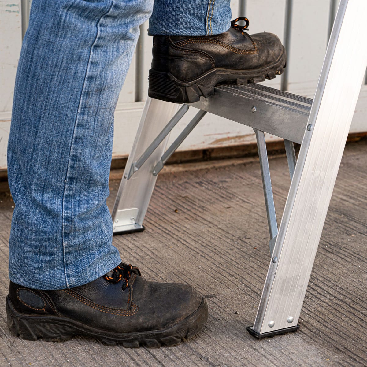 Escalera Tipo Tijera 5 Peldaños Soporta 150 Kg Truper10