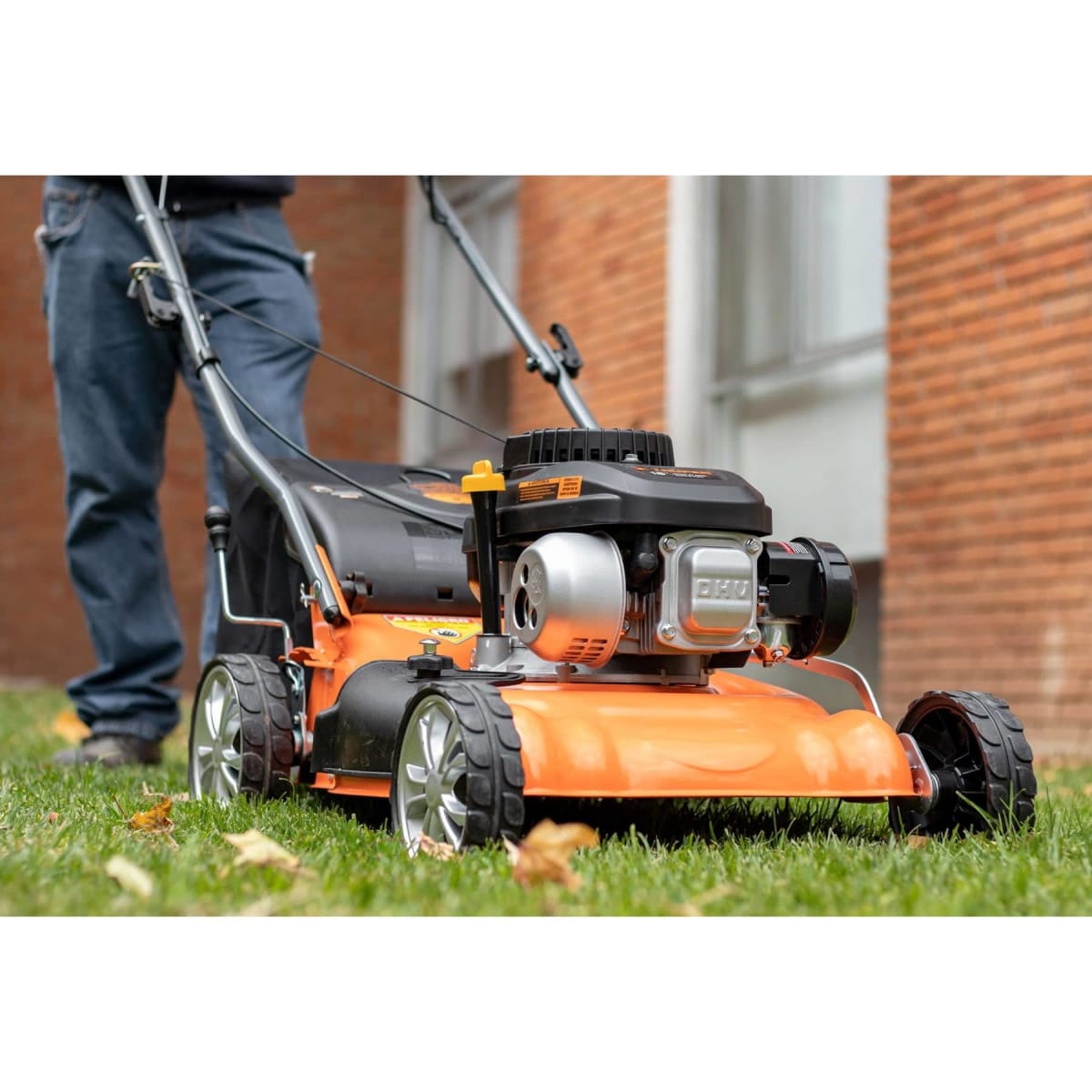 Podadora con motor a gasolina de 4 hp 18