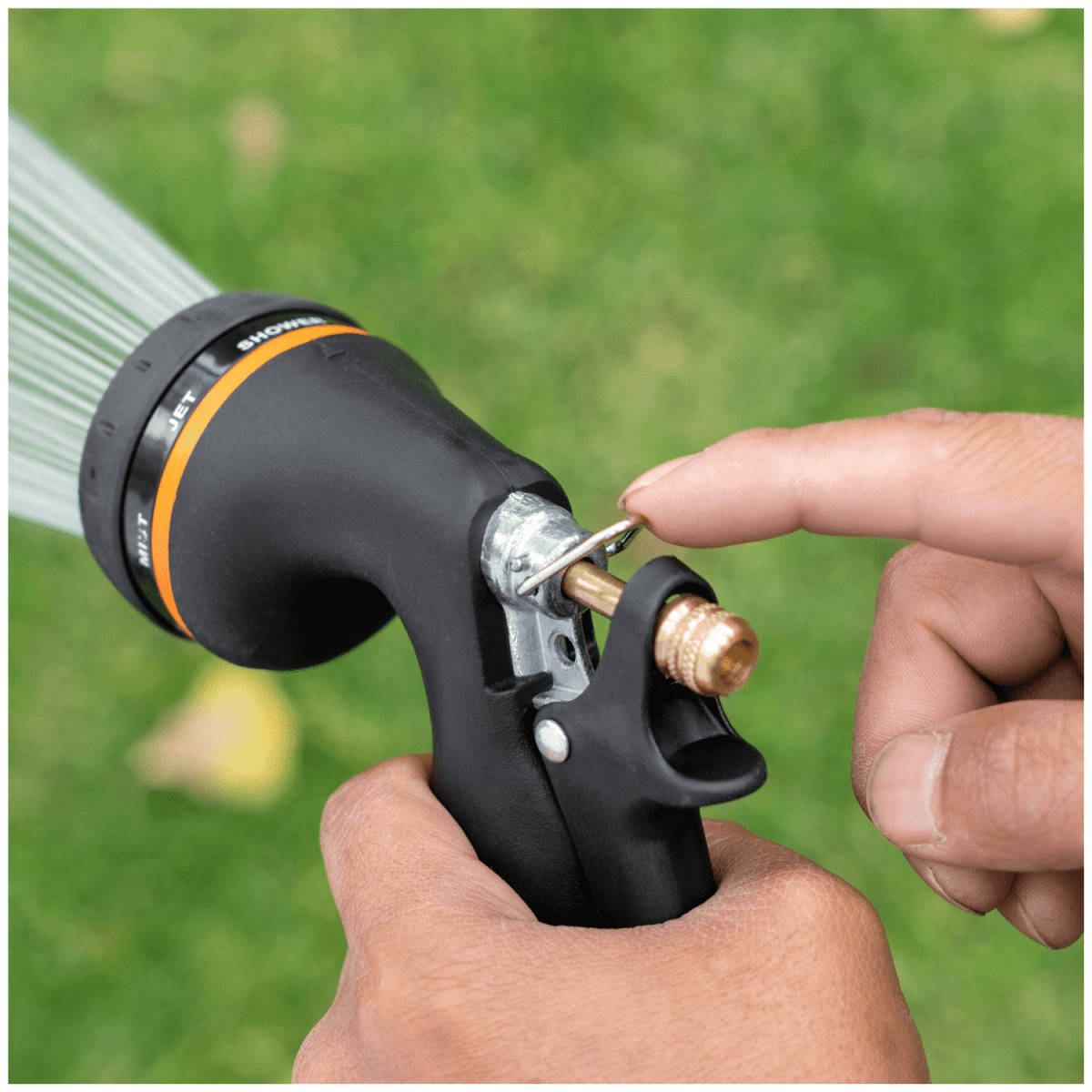 Hidolavadora con manguera de 20m y Pistola de Riego Truper11