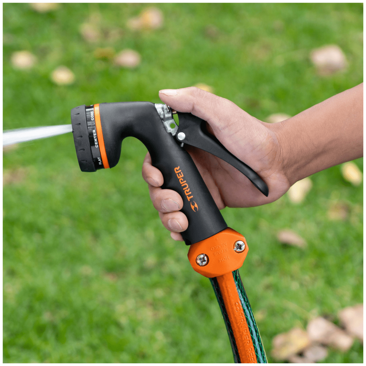 Hidolavadora con manguera de 20m y Pistola de Riego Truper10