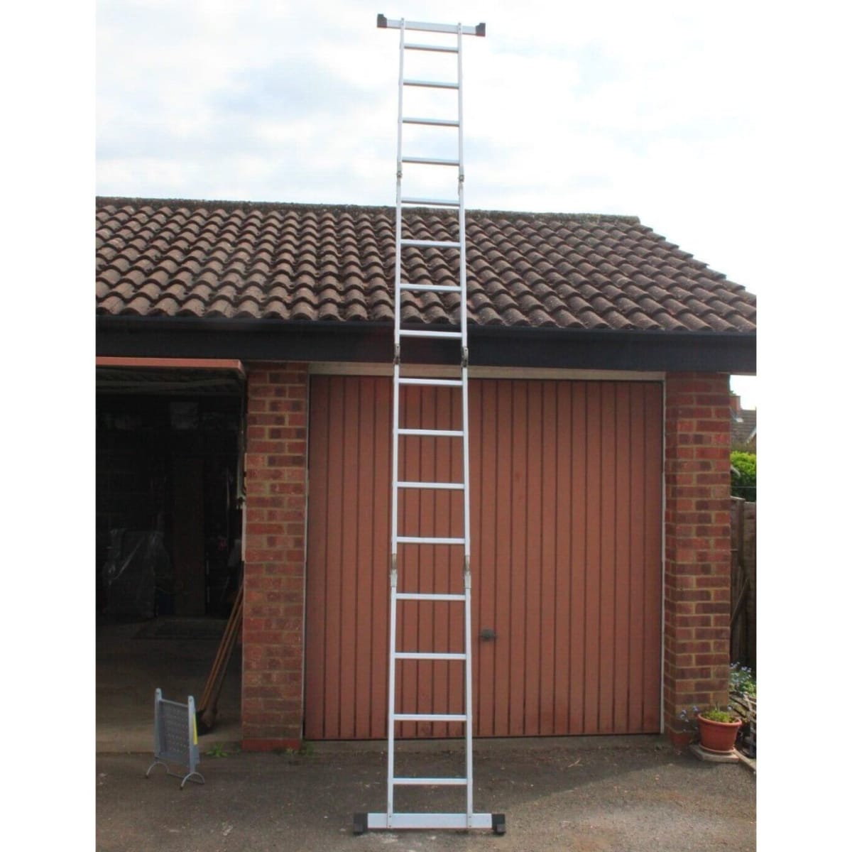 Escalera multiposición 16 peldaños soporta 200Kg Truper10