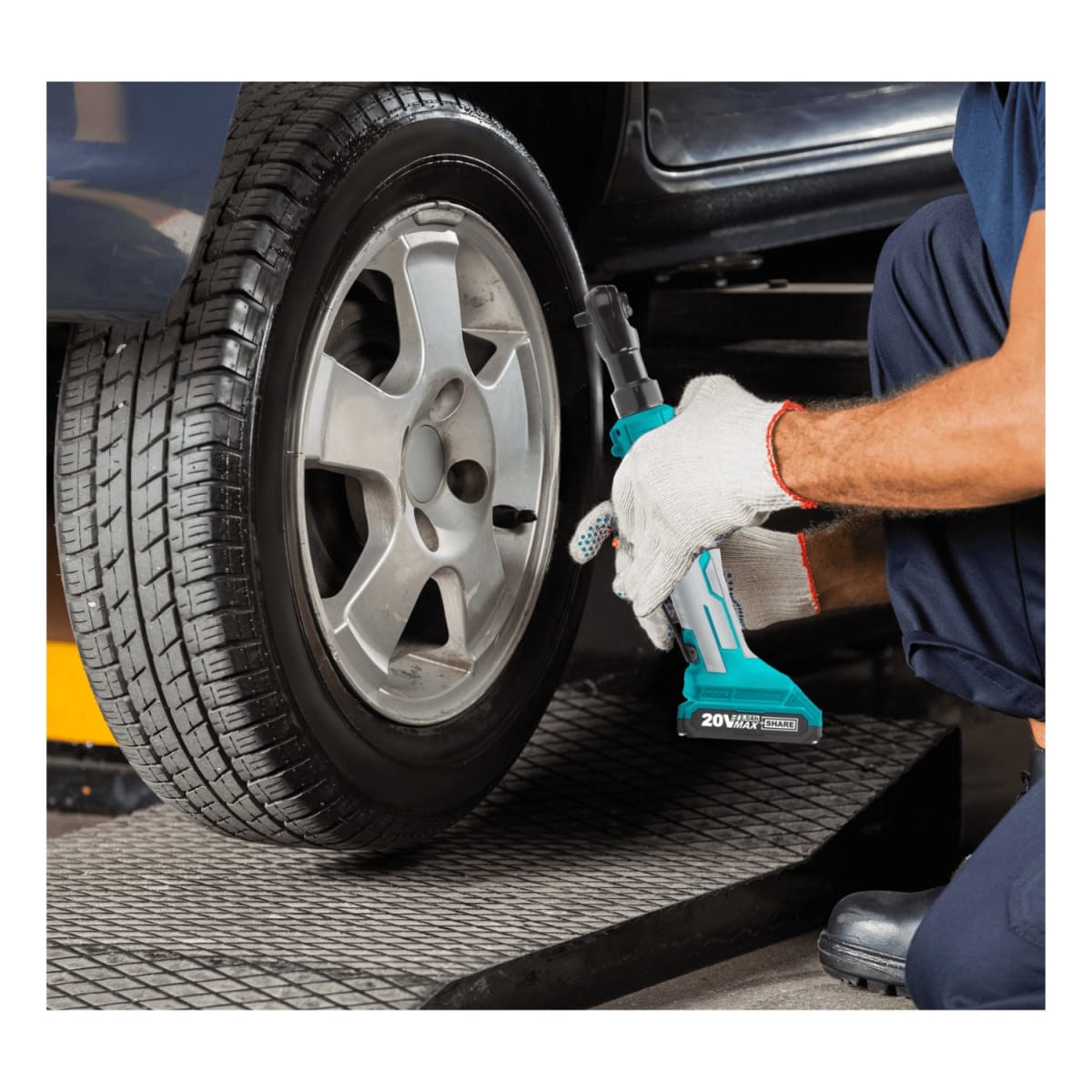 Llave ratchet 65nm + batería y cargador Total5