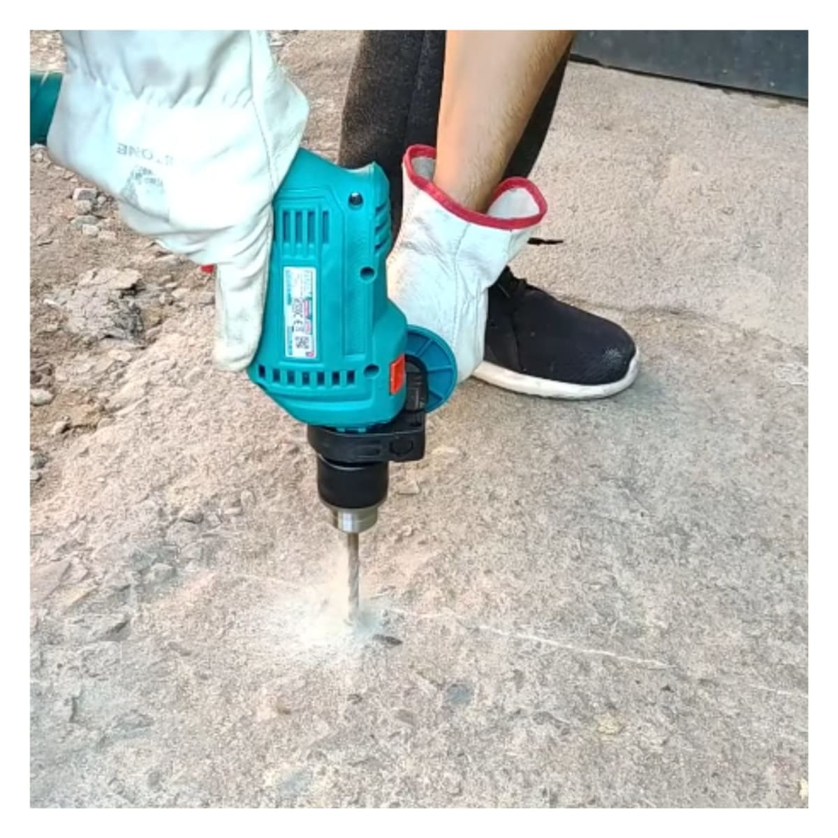 Taladro percutor 680w industrial Total5