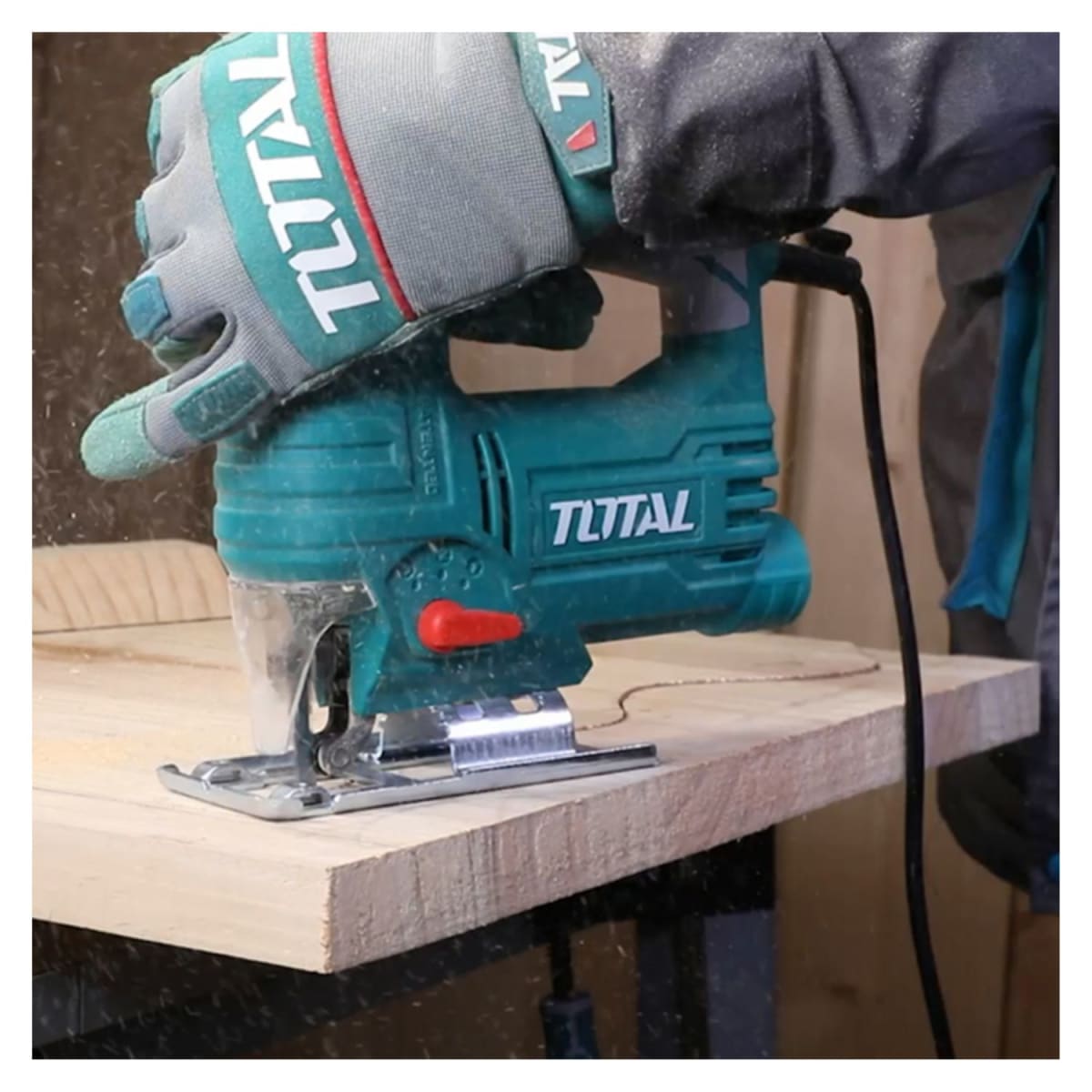 Combo Taladro percutor 680w + sierra caladora 570w Total4