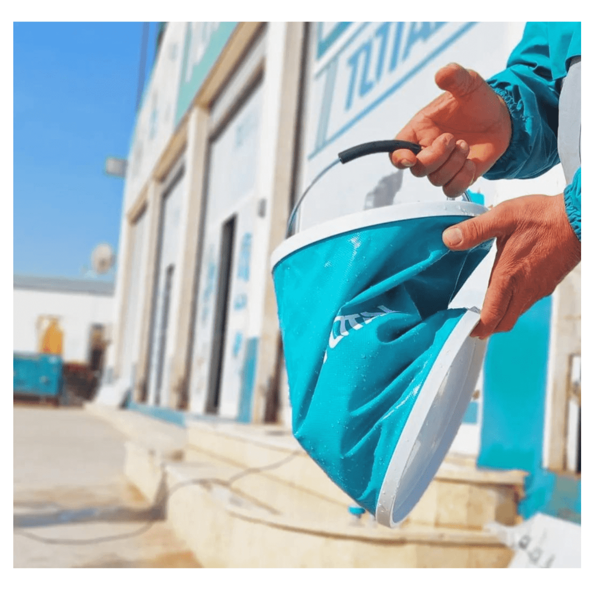 Balde para agua plegable 15 litros Total6