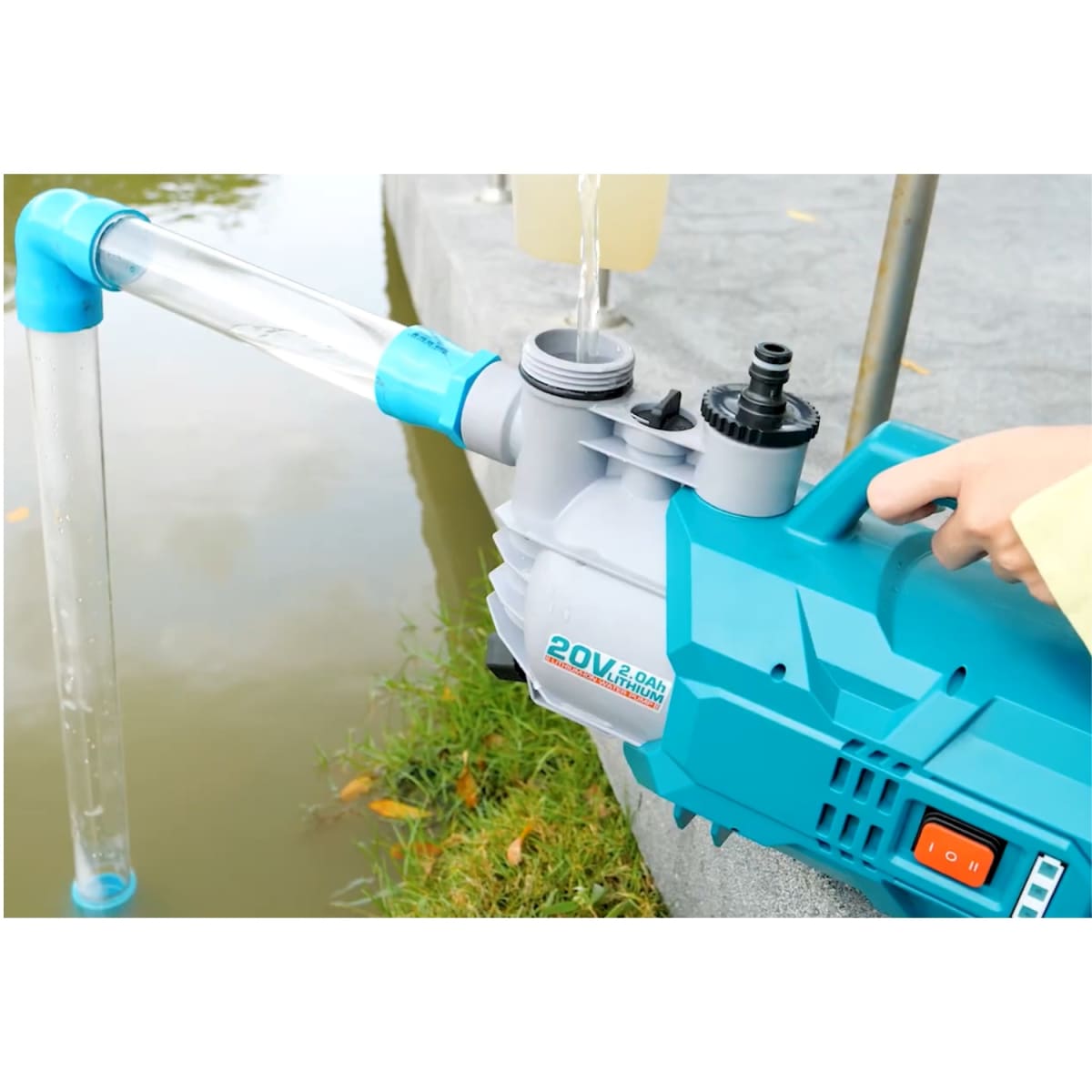 Bomba de Agua Inalambrico 0.2HP 20v Total4