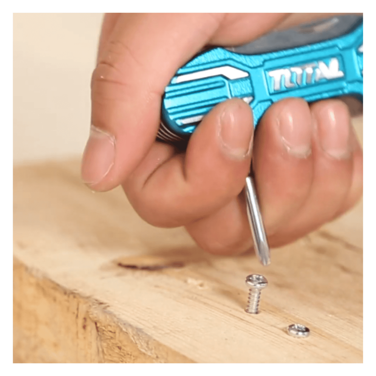 Llavero multiherramientas 15 en 1 Total6