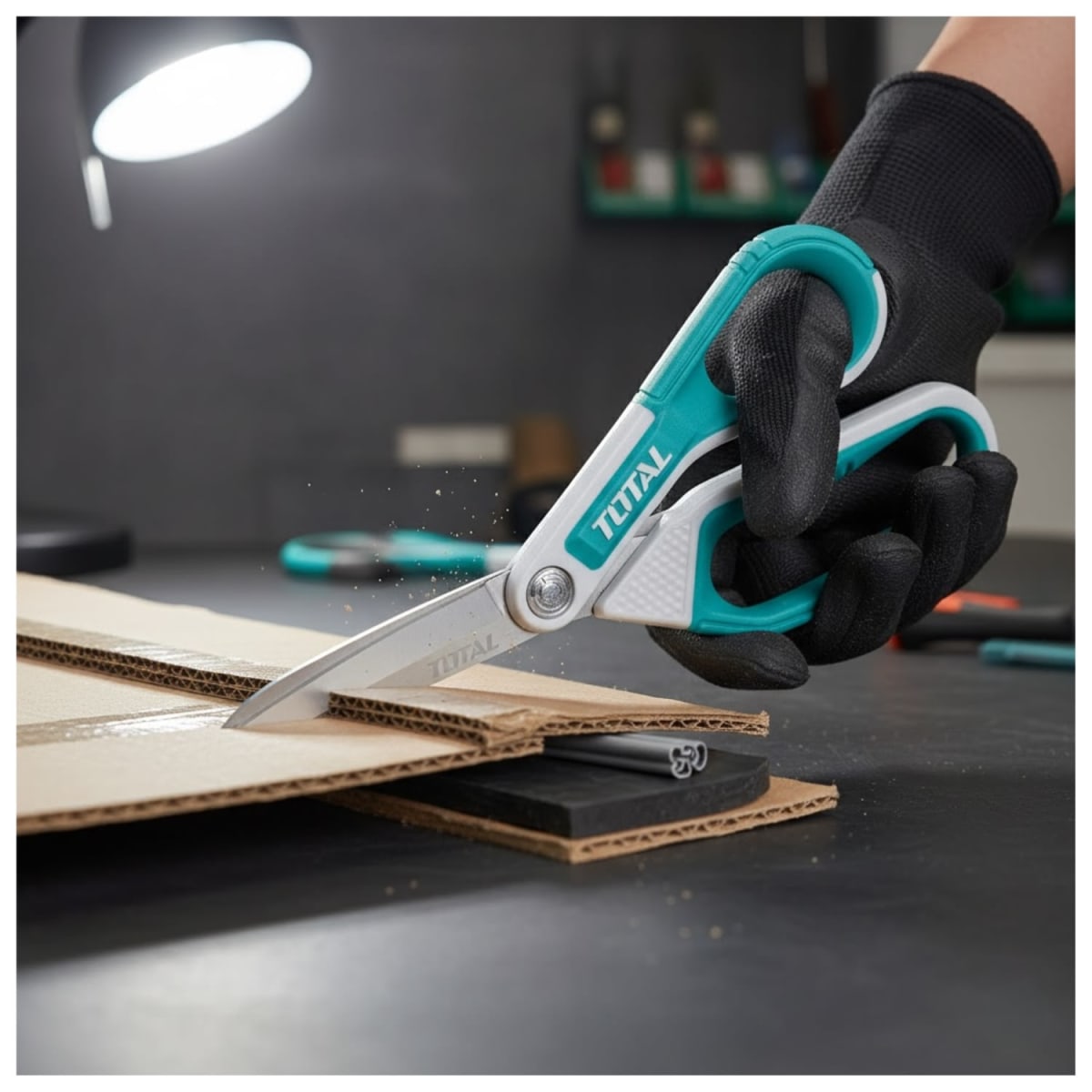 Tijera de Acero Inox/ Hoja de Titanio 210mm 8'' Total5