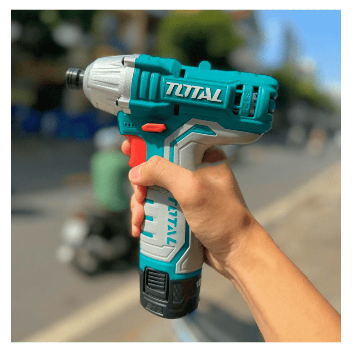Taladro + Atornillador de impacto + linterna Total2