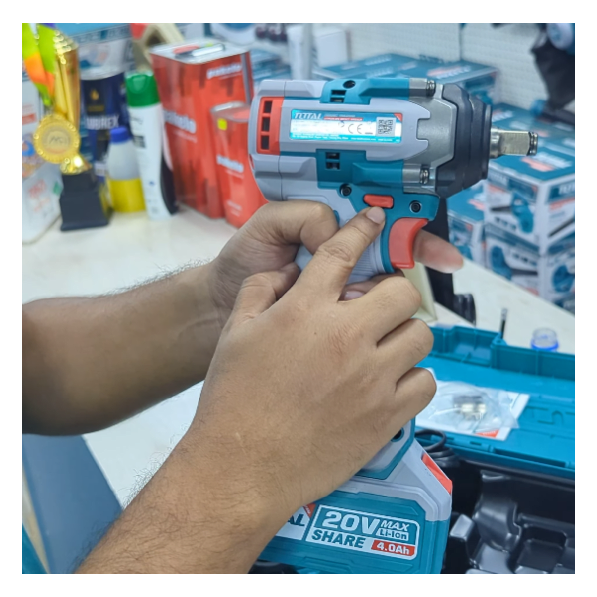 Llave de impacto 500nm 2 baterias 4ah Total4