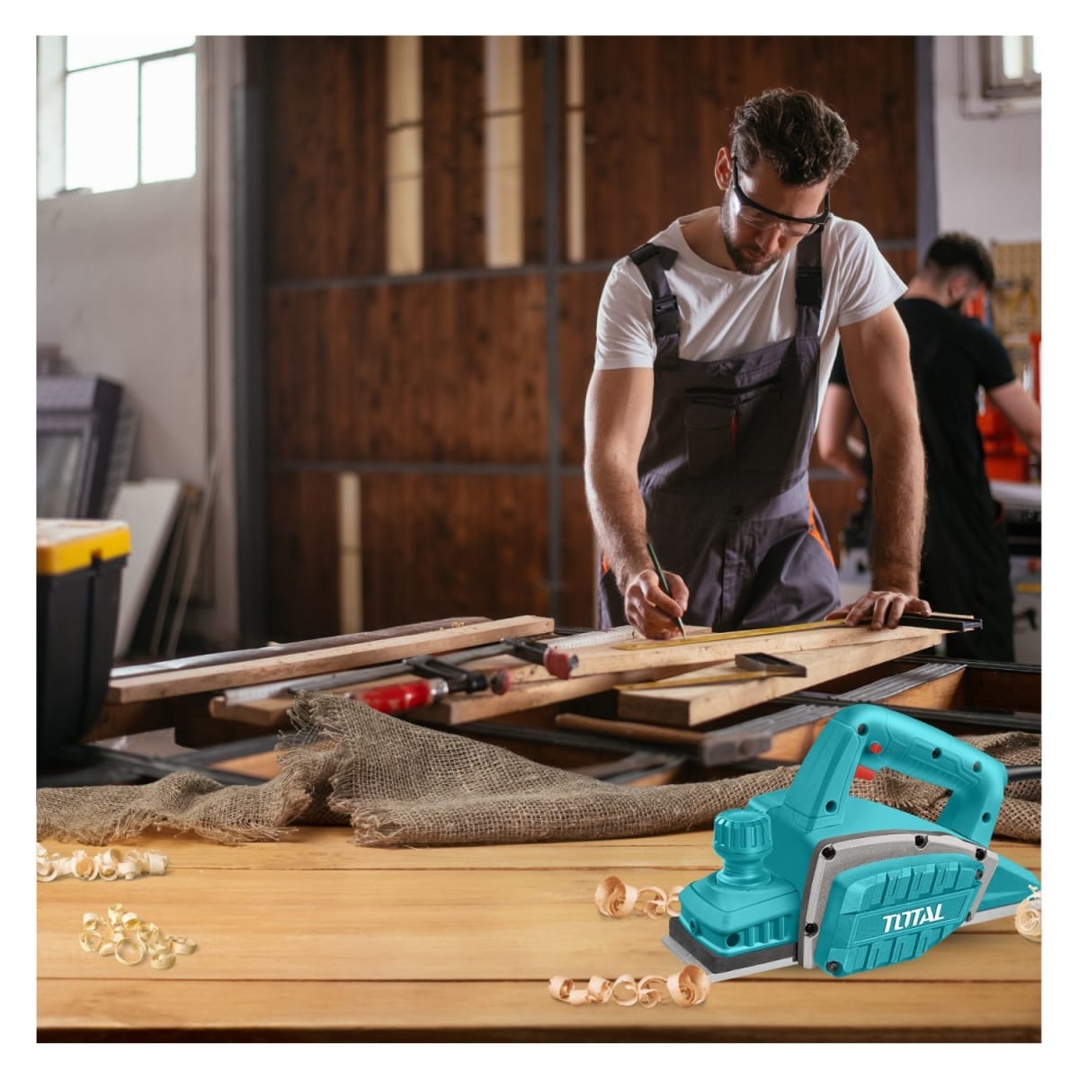 Cepillo carpintero eléctrico 550w Total5