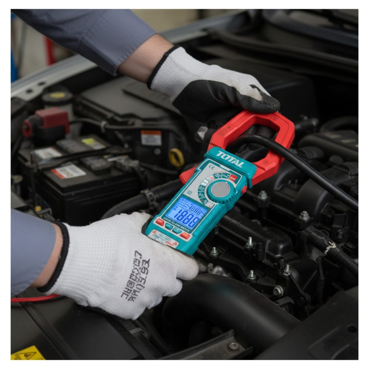 Pinza Amperimetrica DC/AC 1000A 6000conteos con maletin Total3