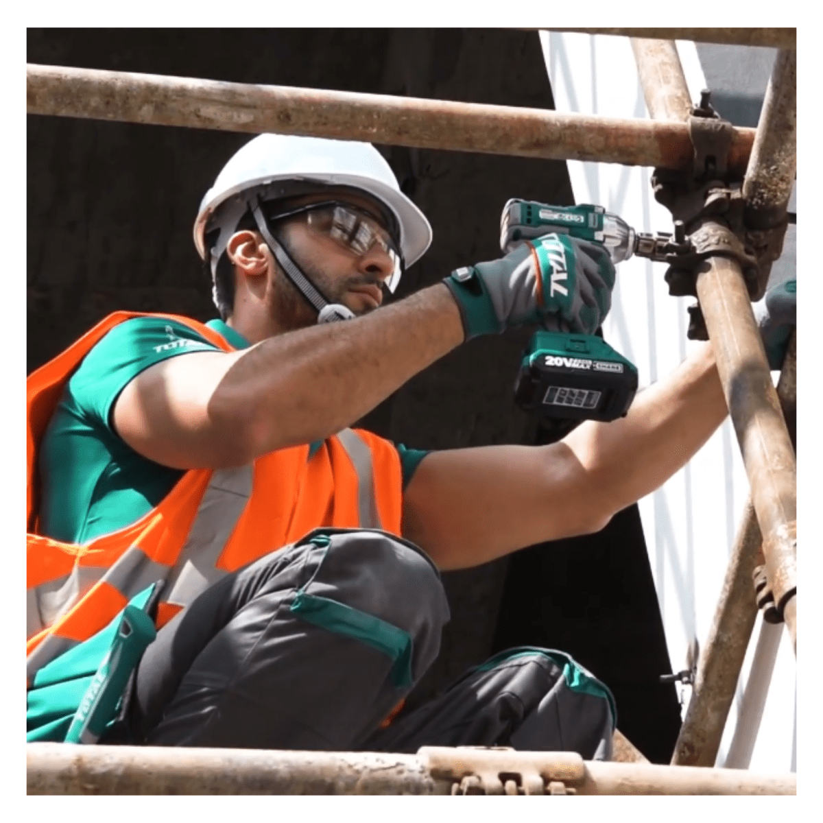 Combo llave de impacto 20v + llave ratchet 20v + set dados Total5