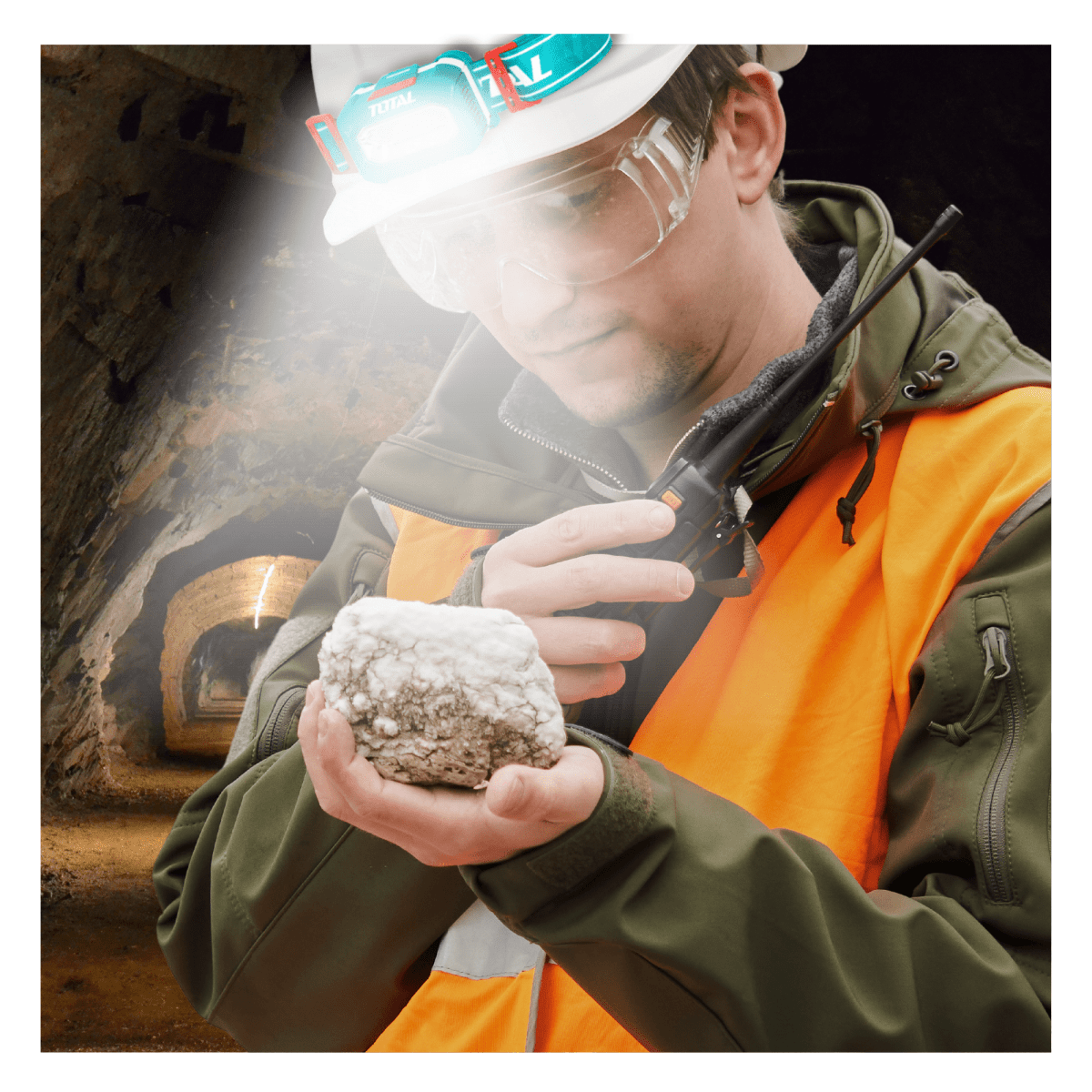 Taladro 12v + linterna + lampara + batidora Total12