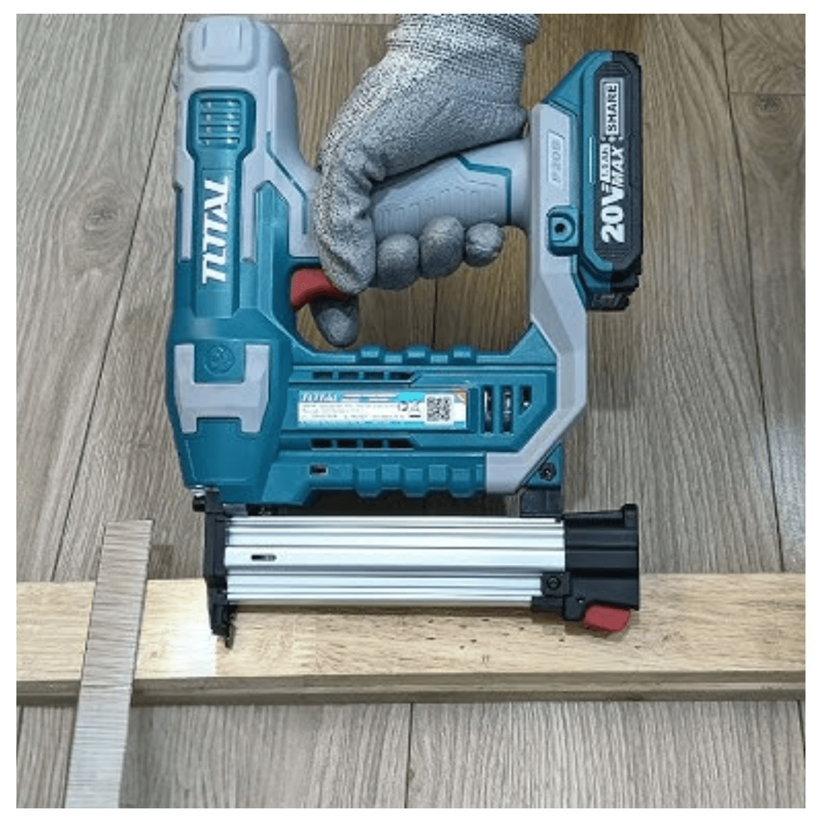 Combo clavadora 20v + herramienta multifunción 20v Total5