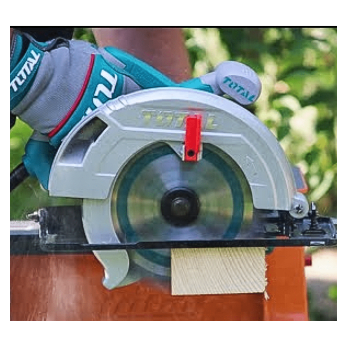 Sierra circular 1400w Industrial Total4