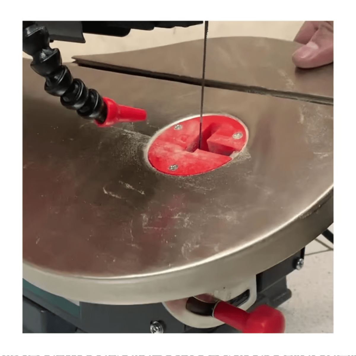 Sierra caladora de mesa 85w Total5