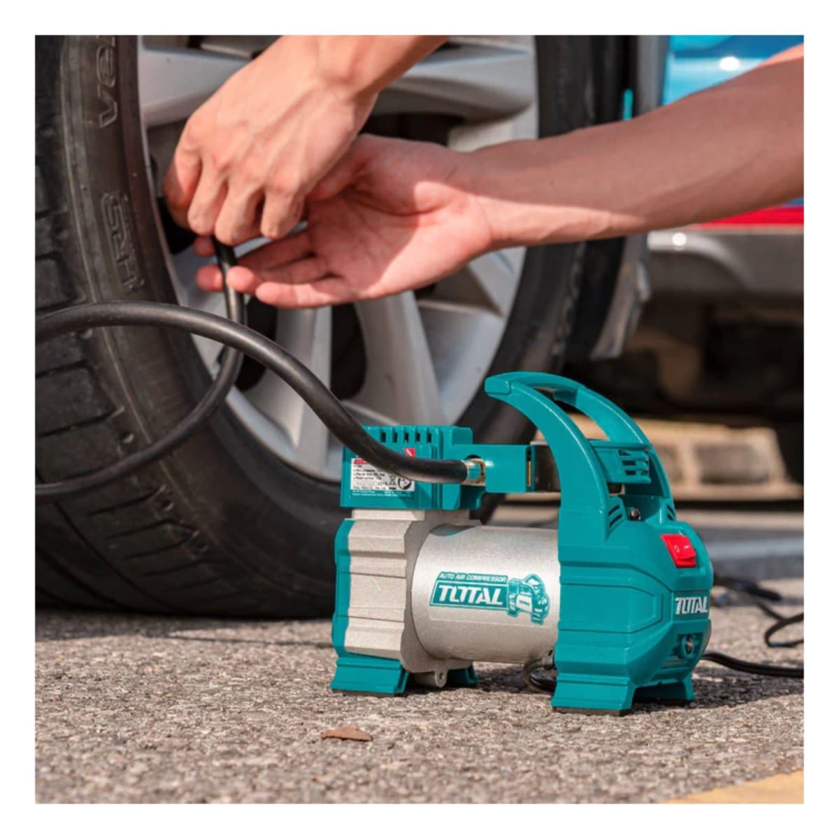 Minicompresora 12v 140Psi con accesorios Total4