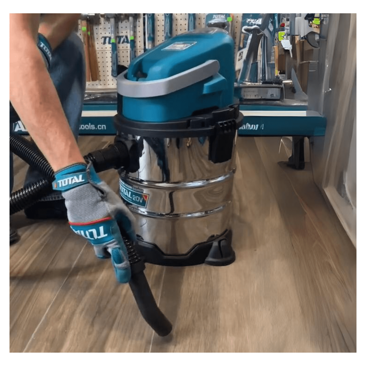 Aspiradora 20v 20 litros + 2 baterías y cargador Total10